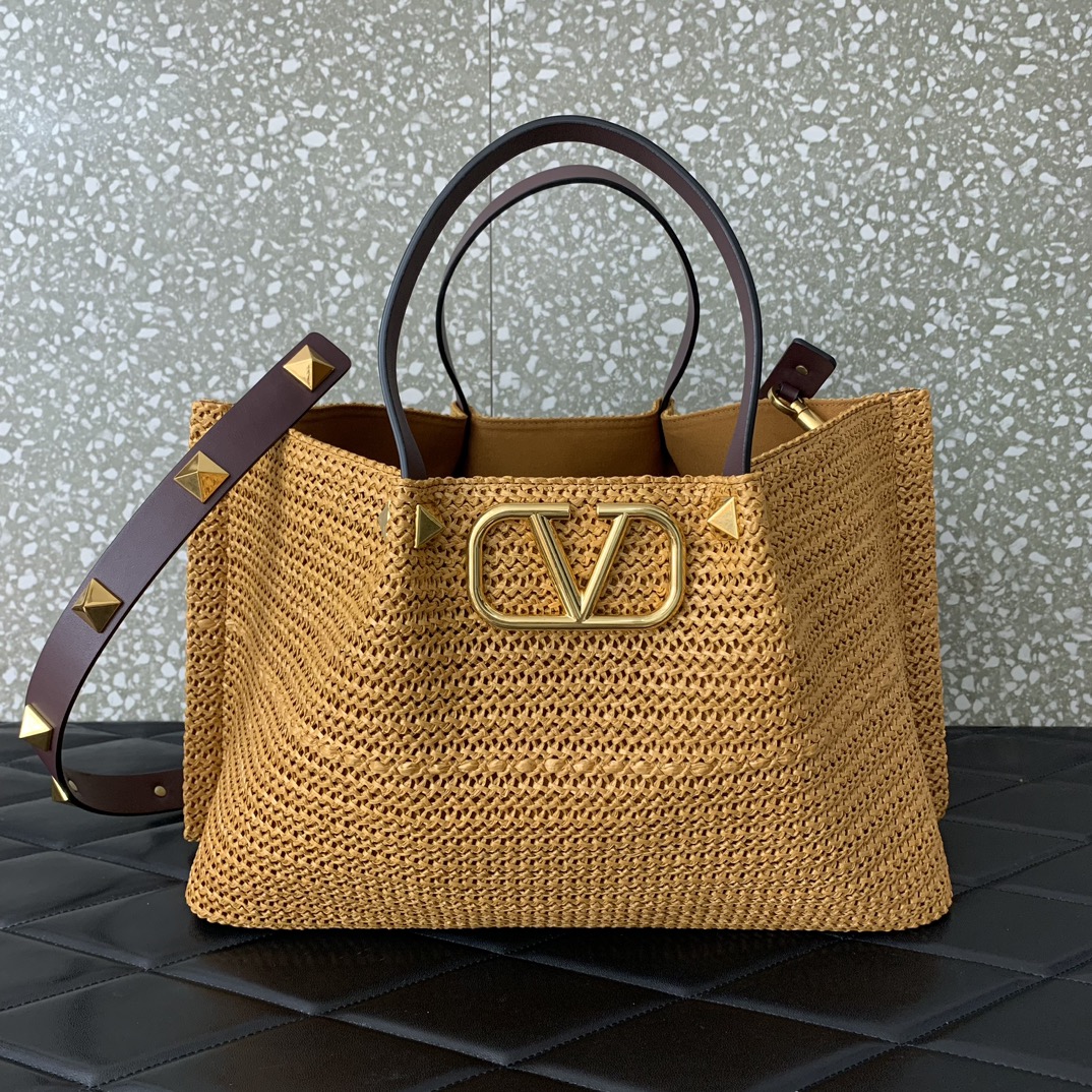 Valentino Garavani Medium Shoulder Bag in Chocolate Synthetic Raffia 